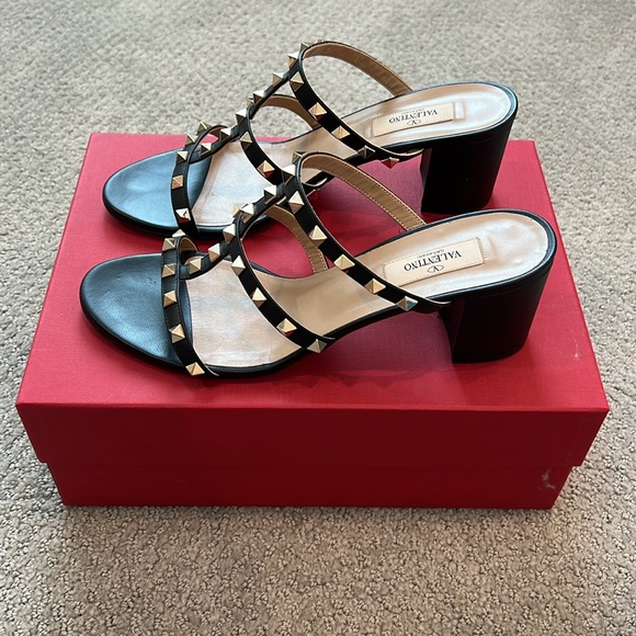 Authentic Valentino block heel sandal - Picture 2 of 4